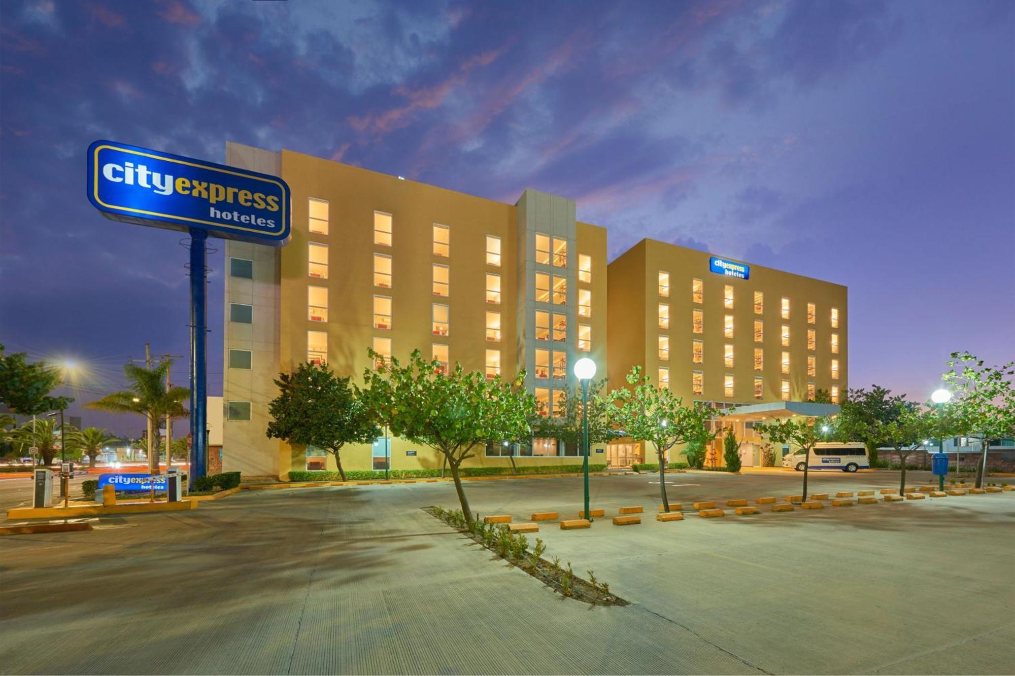 City Express By Marriott Irapuato Norte מראה חיצוני תמונה
